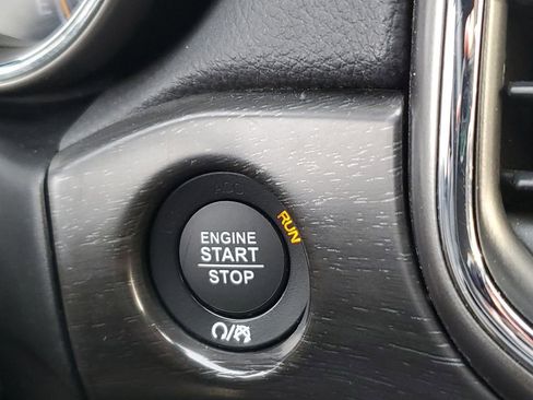 Used 2018 Jeep Grand Cherokee Laredo image 25