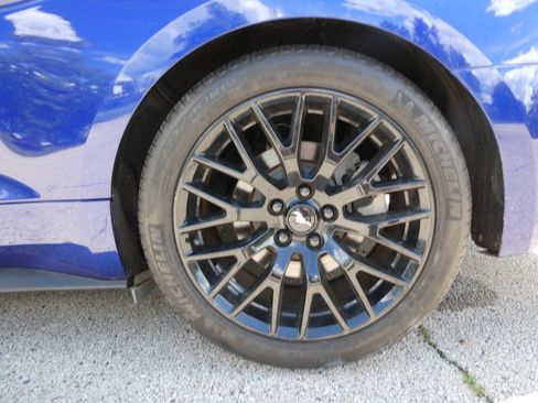 Used 2015 Ford Mustang Coupe RWD image 29