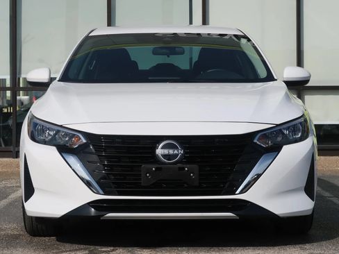 Used 2025 Nissan Sentra S FWD image 2