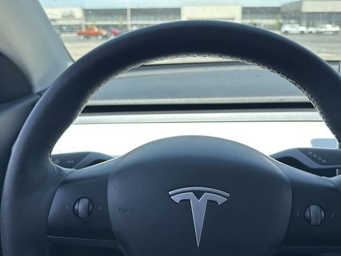 Used 2021 Tesla Model Y Long Range AWD/4WD image 21