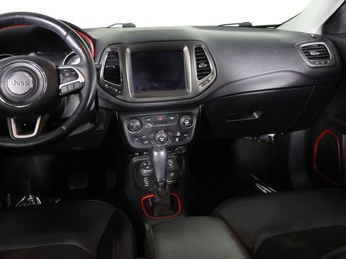 Used 2019 Jeep Compass Trailhawk w/ Cold Weather Group AWD/4WD image 39