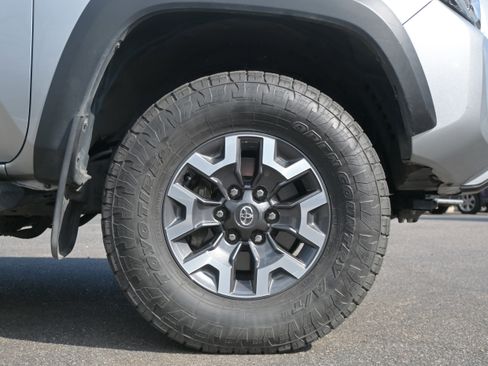 Used 2022 Toyota Tacoma TRD Off-Road w/ TRD Premium Off Road Package image 13