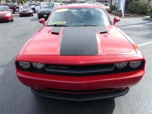 Used 2011 Dodge Challenger SE image 5