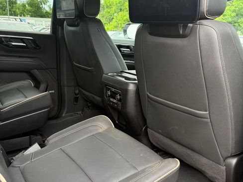 Used 2025 Chevrolet Suburban Premier AWD/4WD image 22