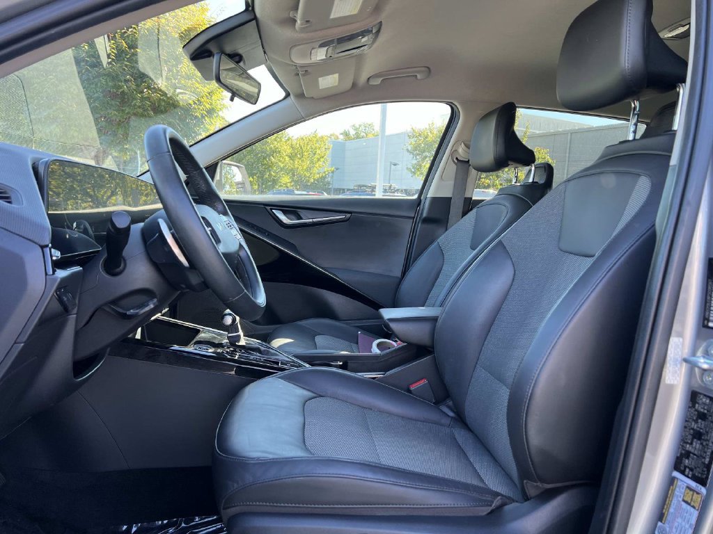 Used 2023 Kia Niro EX FWD image 23