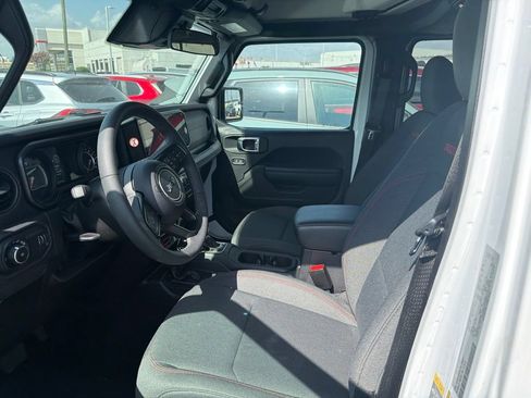 Used 2026 Jeep Wrangler Unlimited Rubicon AWD/4WD image 2