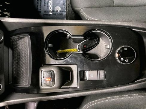 Used 2023 Nissan Rogue S image 41