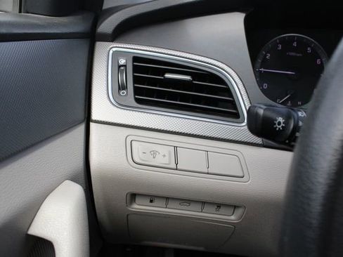 Used 2017 Hyundai Sonata SE image 7