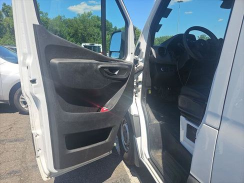 Used 2022 Mercedes-Benz Sprinter 2500 image 14
