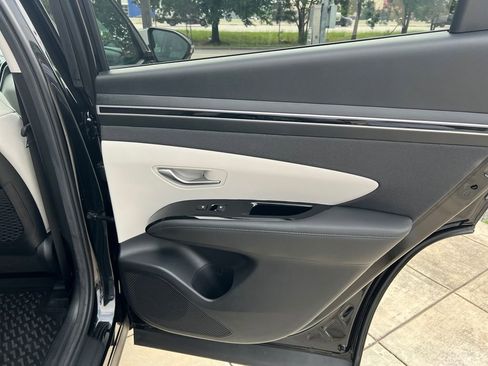 Certified 2023 Hyundai Tucson Limited FWD image 8