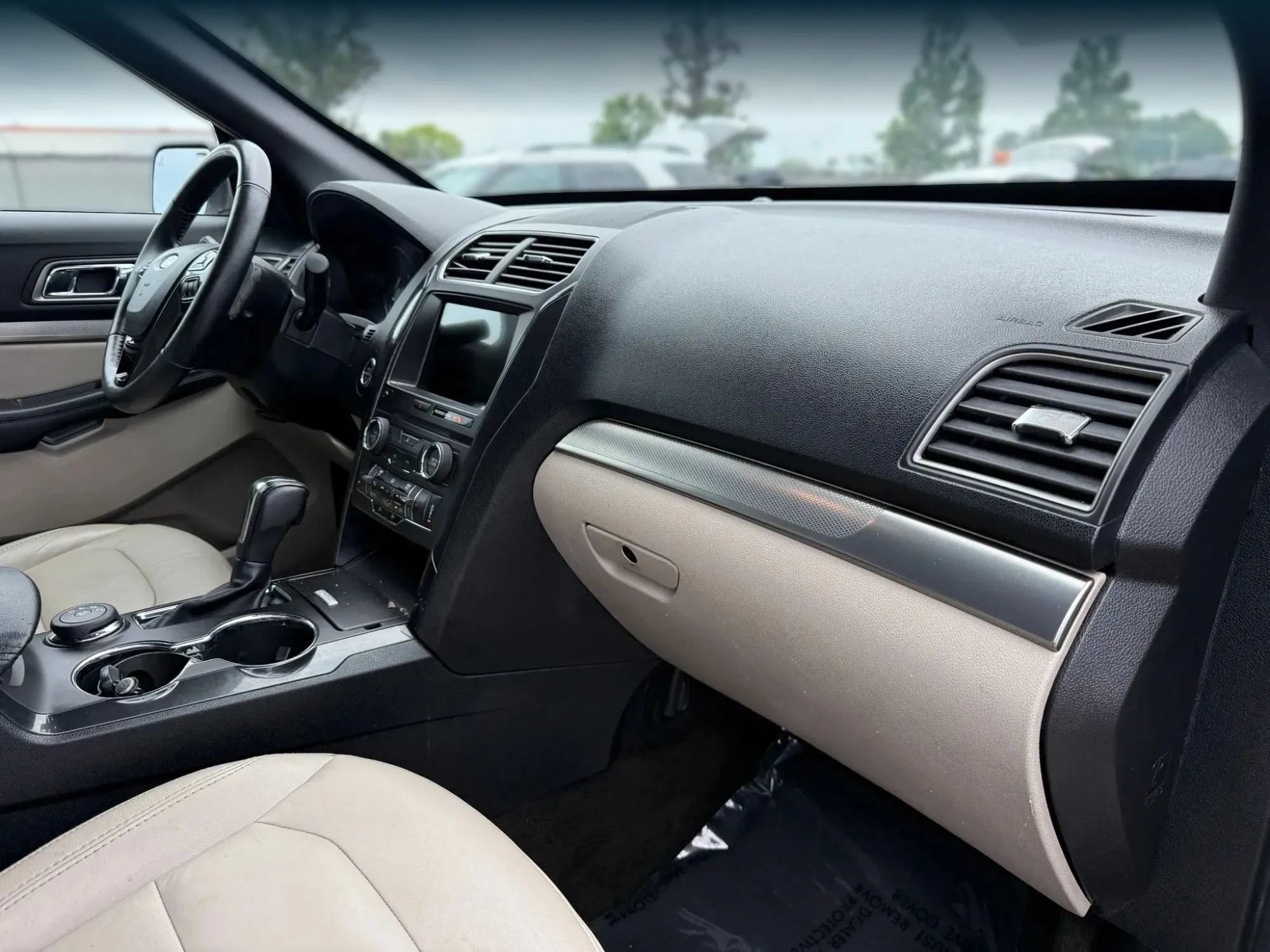 Used 2018 Ford Explorer XLT w/ Equipment Group 202A AWD/4WD image 19