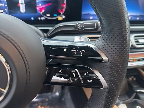 Used 2024 Mercedes-Benz GLS 580 4MATIC image 18