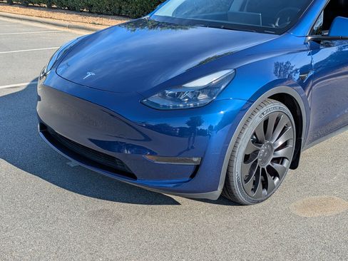 Used 2023 Tesla Model Y Long Range AWD/4WD image 10