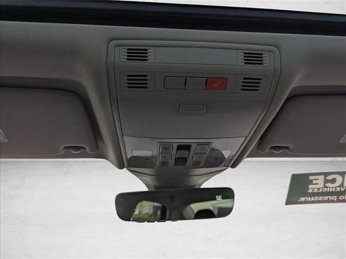 Certified 2025 Volkswagen Jetta SE w/ Sunroof Package FWD image 20
