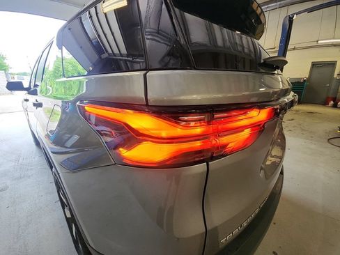Certified 2023 Chevrolet Traverse LT w/ LT Premium Package AWD/4WD image 31