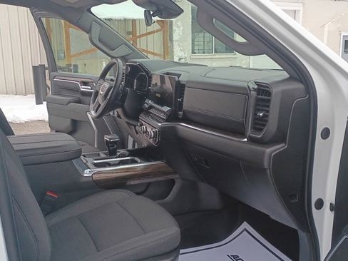 Used 2025 GMC Sierra 1500 Elevation image 11