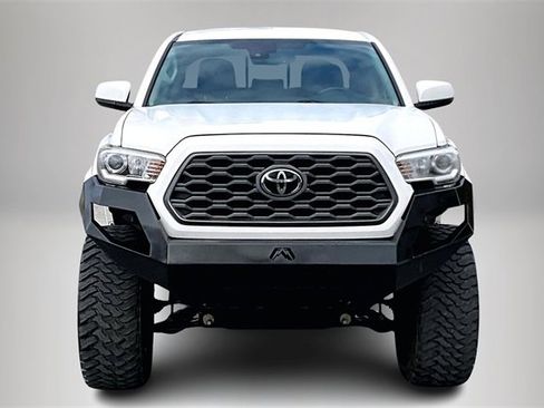 Used 2018 Toyota Tacoma SR5 image 3