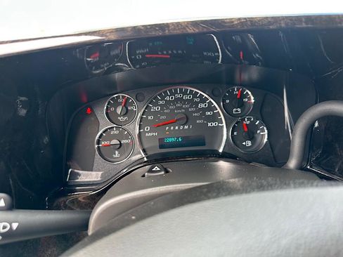 Used 2023 Chevrolet Express 2500 image 24
