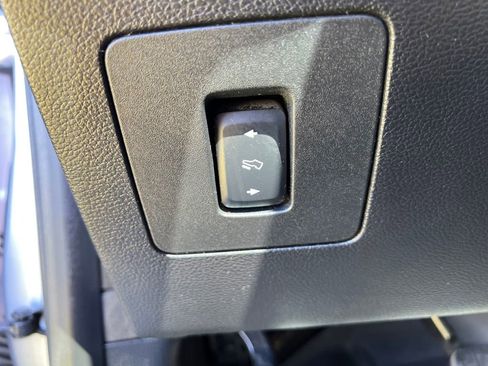 Used 2015 Ford F150 Platinum w/ Equipment Group 701A Luxury image 16