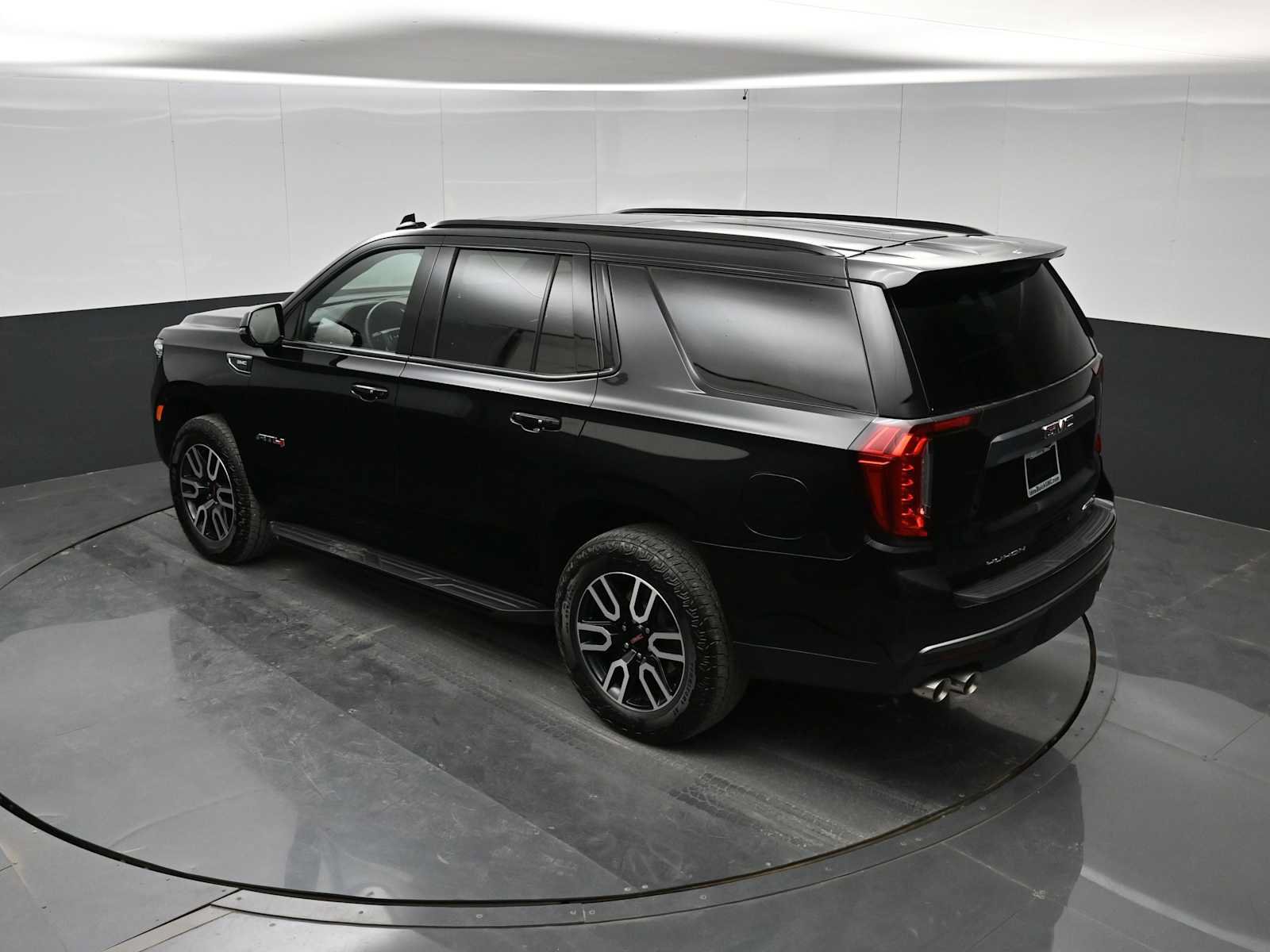 Used 2024 GMC Yukon AT4 AWD/4WD image 28