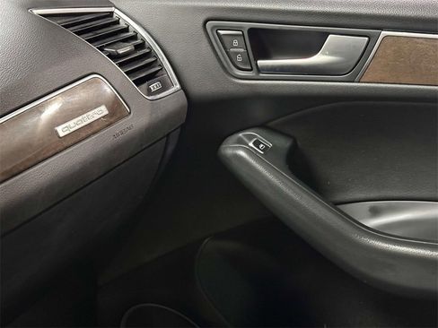 Used 2016 Audi Q5 2.0T Premium Plus w/ Technology Package image 24