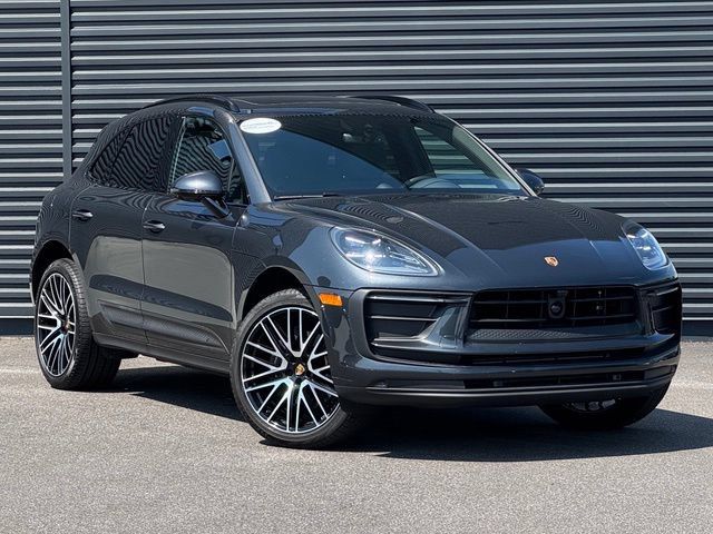 Certified 2026 Porsche Macan AWD/4WD image 9