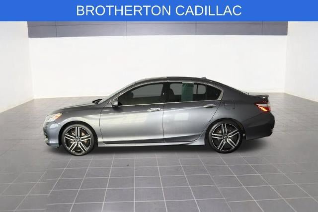 Used 2017 Honda Accord Touring image 2