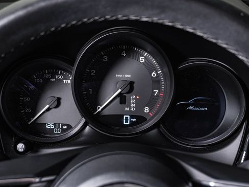 Certified 2024 Porsche Macan AWD/4WD image 21