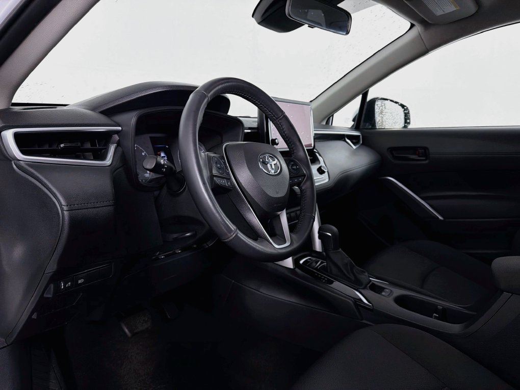 Used 2023 Toyota Corolla Cross LE FWD image 14