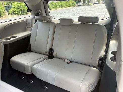 Used 2017 Toyota Sienna Limited Premium FWD image 36