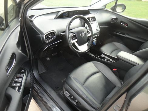 Used 2017 Toyota Prius Four Touring image 11