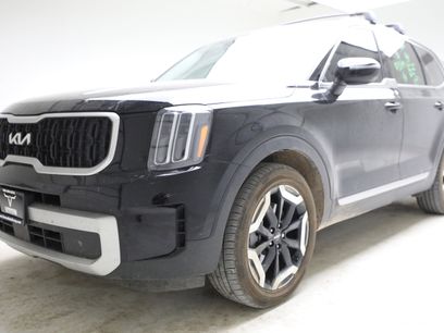 Used 2024 Kia Telluride EX w/ EX Captain's Chair Package
