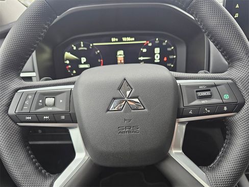 New 2026 Mitsubishi Outlander SE image 19