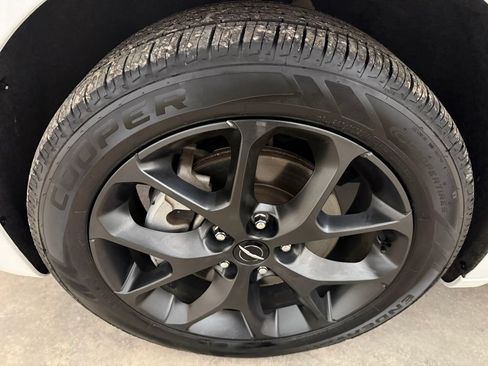 Used 2023 Chrysler Pacifica Limited w/ Uconnect Theater Family Group AWD/4WD image 9