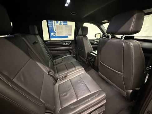 Used 2024 Chevrolet Suburban LT AWD/4WD image 6