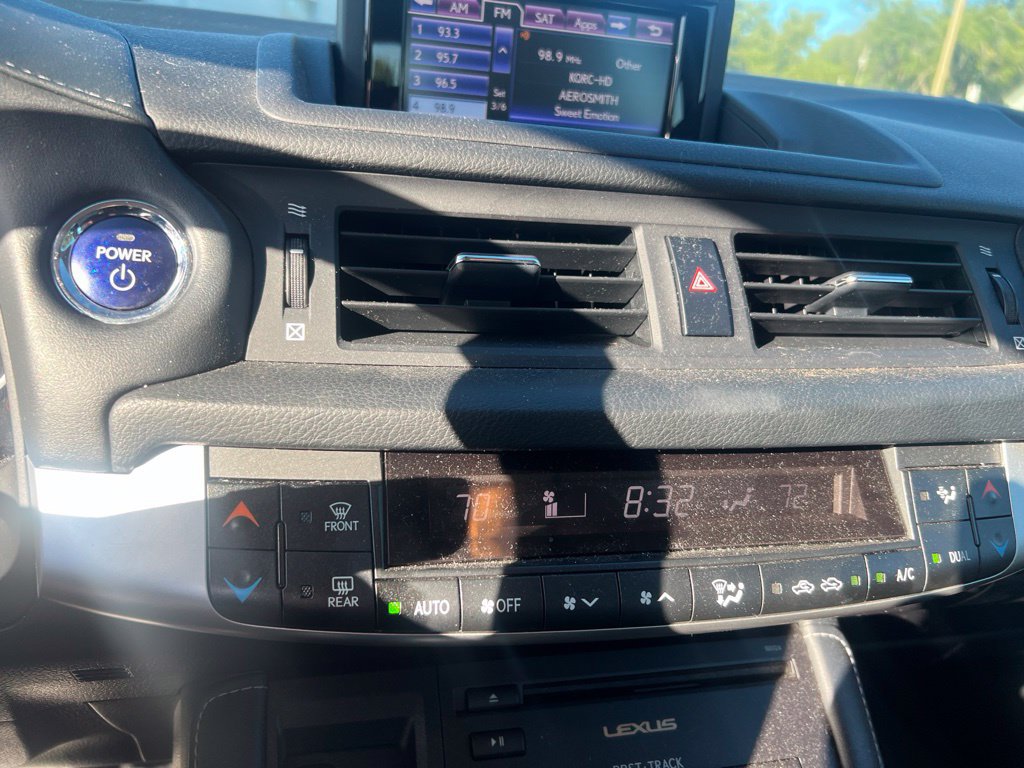 Used 2013 Lexus CT 200h w/ Premium Pkg w/Navigation FWD image 10