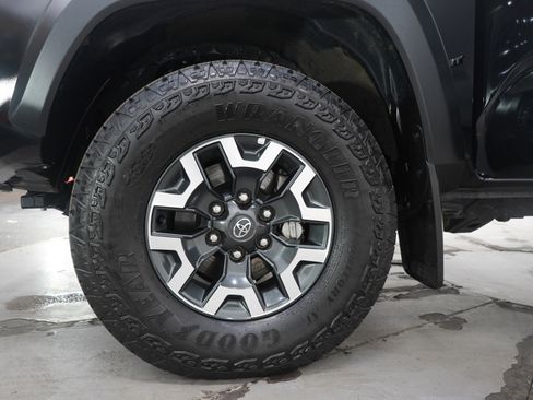 Used 2023 Toyota Tacoma TRD Off-Road w/ TRD Premium Off Road Package image 30