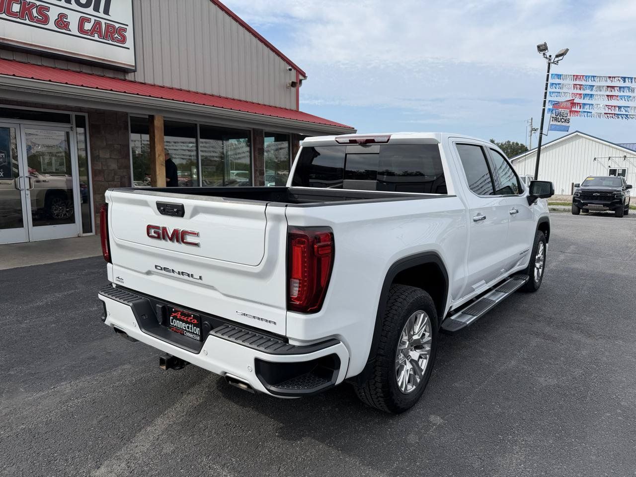 Used 2024 GMC Sierra 1500 Denali w/ Technology Package AWD/4WD image 4