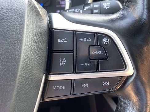Used 2023 Toyota Highlander XLE FWD image 30