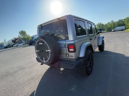 Used 2020 Jeep Wrangler Unlimited Sahara AWD/4WD image 9
