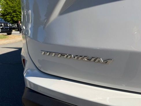 Used 2023 Ford Edge Titanium w/ Class II Trailer Tow Package AWD/4WD image 15