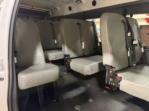 Used 2014 Ford E-250 and Econoline 250 Extended w/ Power Group image 28