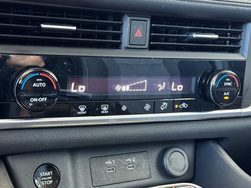 Used 2025 Nissan Rogue SV FWD image 17