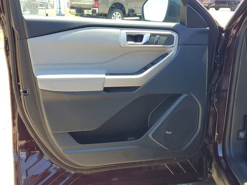 Used 2023 Ford Explorer XLT w/ Equipment Group 202A AWD/4WD image 11