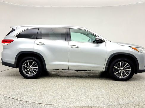 Used 2018 Toyota Highlander XLE FWD image 4