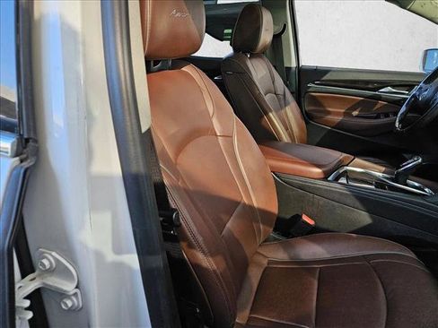 Used 2019 Buick Enclave Avenir image 25