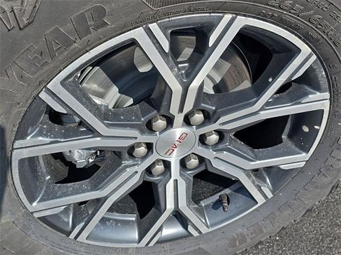 New 2025 GMC Acadia AT4 w/ LPO, Floor Liner Package image 33