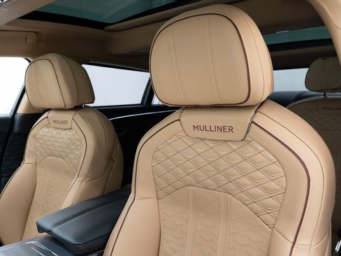 Used 2025 Bentley Flying Spur Plug-In Hybrid image 16