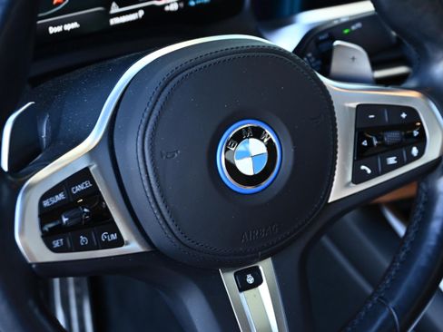 Used 2022 BMW 330e w/ M Sport Package image 11