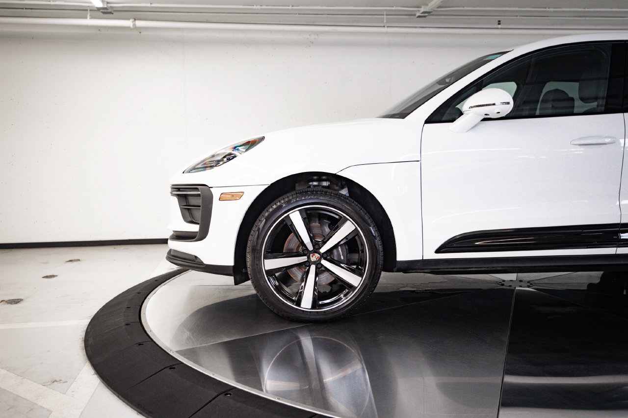 Certified 2026 Porsche Macan AWD/4WD image 11
